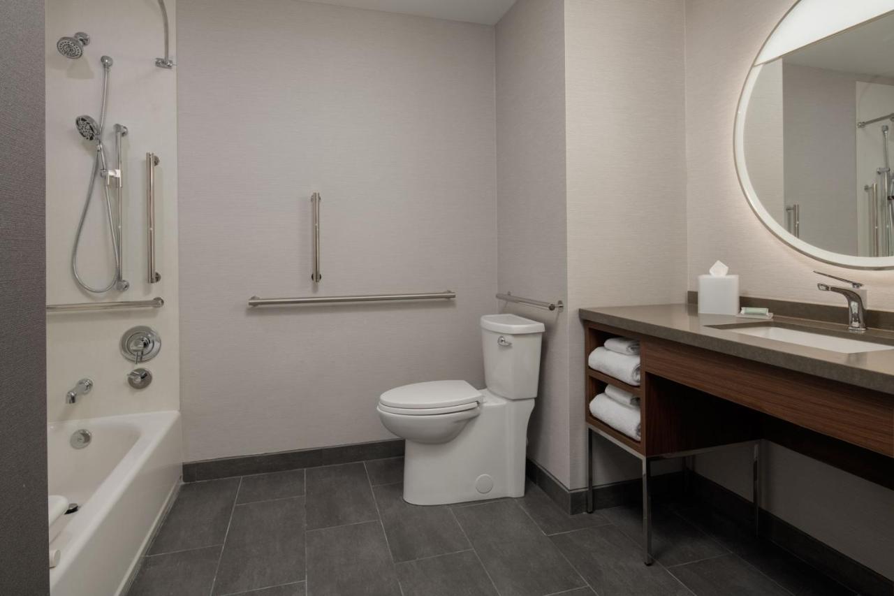 Courtyard By Marriott Olympia Hotel Buitenkant foto