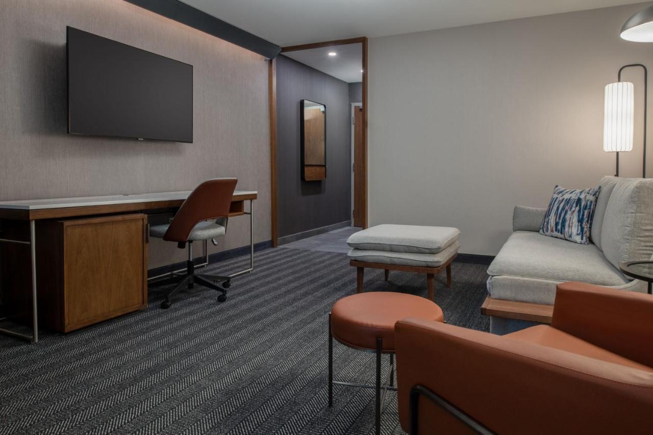 Courtyard By Marriott Olympia Hotel Buitenkant foto