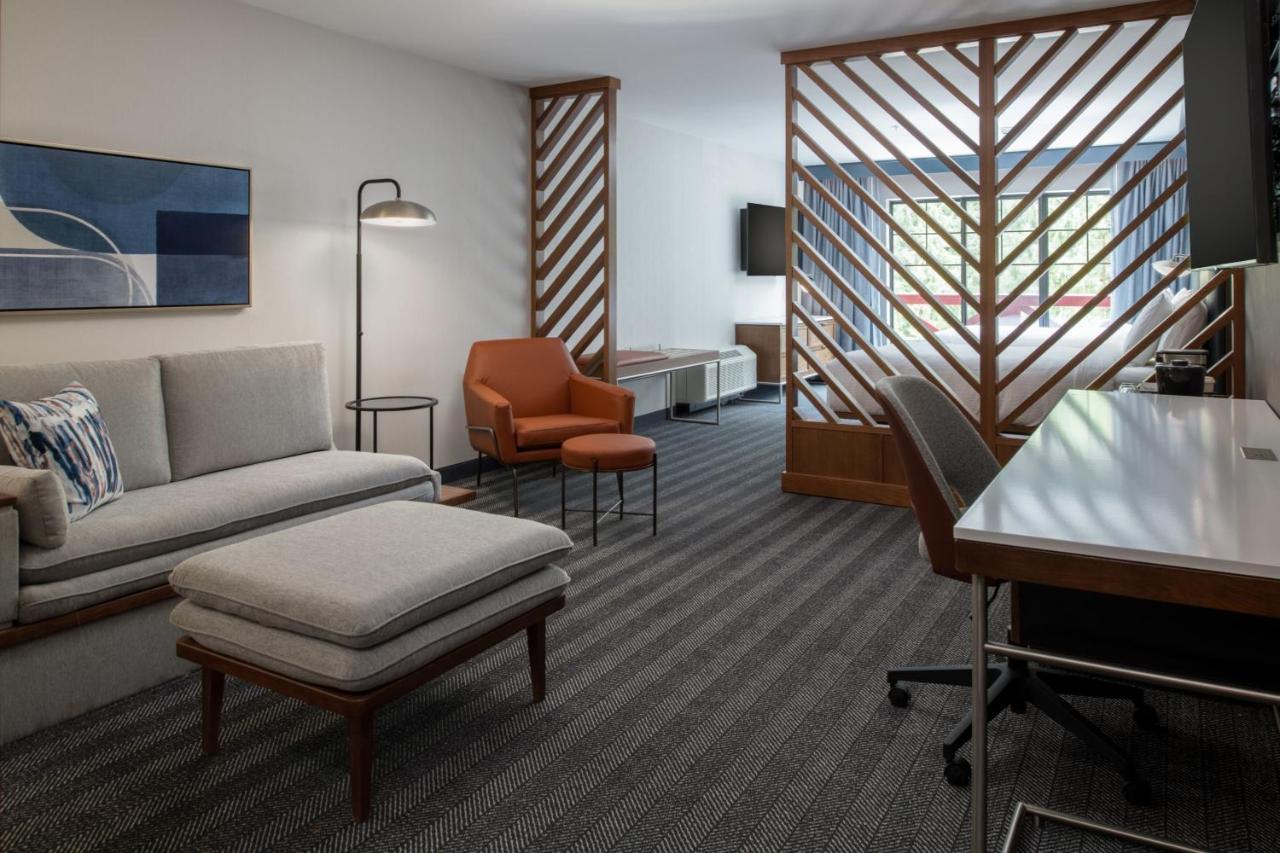 Courtyard By Marriott Olympia Hotel Buitenkant foto