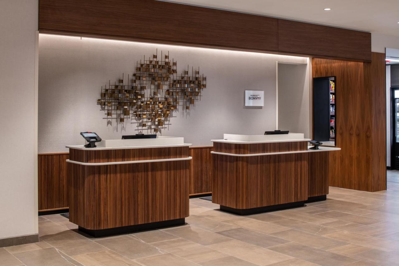 Courtyard By Marriott Olympia Hotel Buitenkant foto